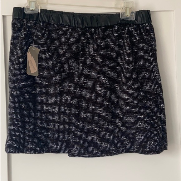 Forever21 Contemporary tweed/leather detail skirt - Picture 3 of 5